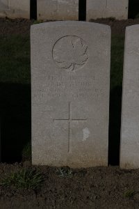 Lijssenthoek Military Cemetery - De Young, Gordon